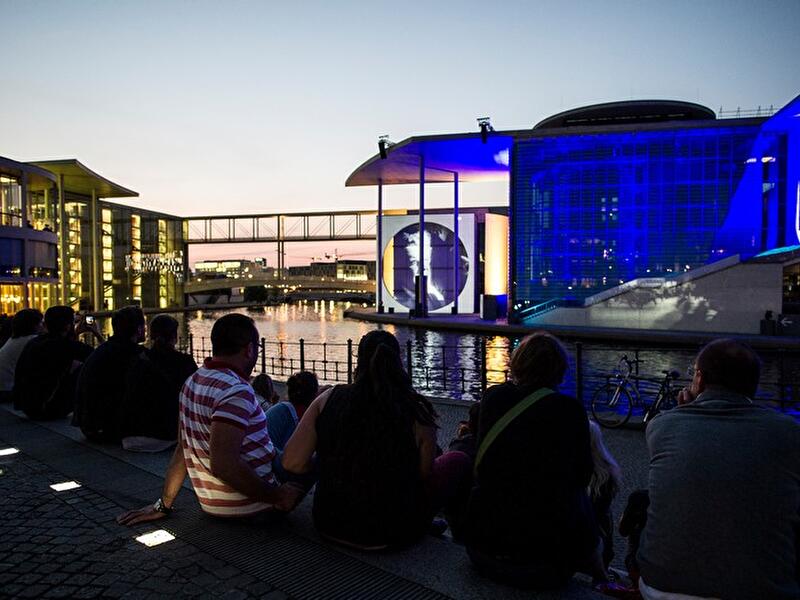 Film- und Lichtprojektion am Marie-Elisabeth-Lüders-Haus