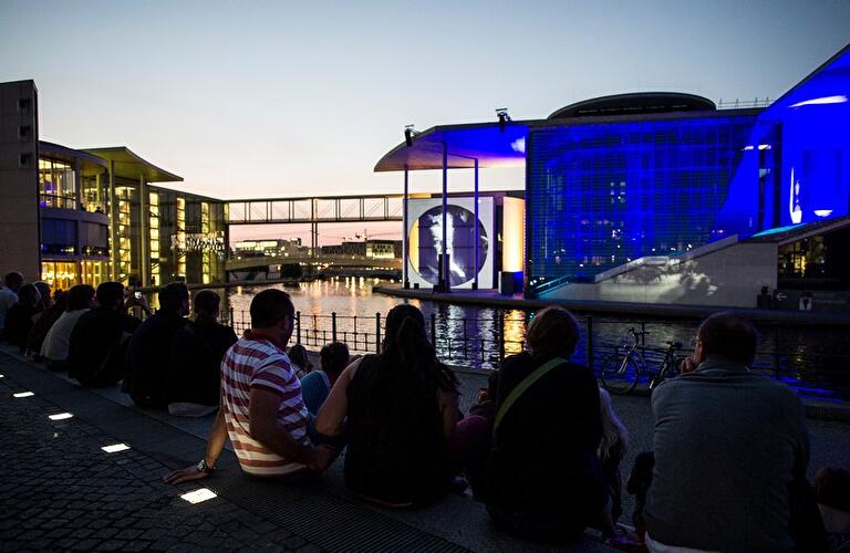 Film- und Lichtprojektion am Marie-Elisabeth-Lüders-Haus