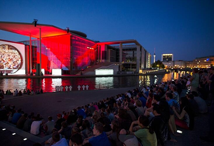 Film- und Lichtprojektion am Marie-Elisabeth-Lüders-Haus