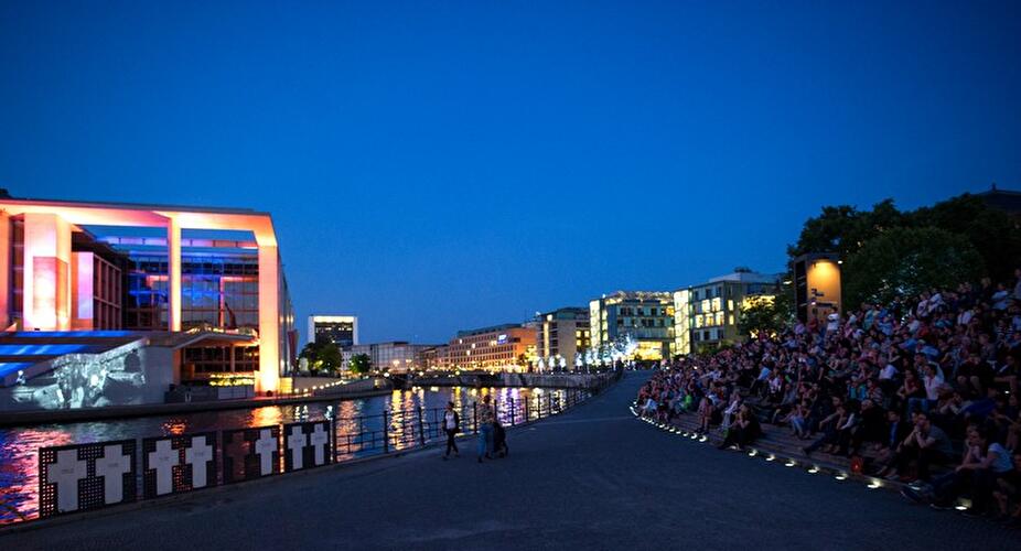 Film- und Lichtprojektion am Marie-Elisabeth-Lüders-Haus