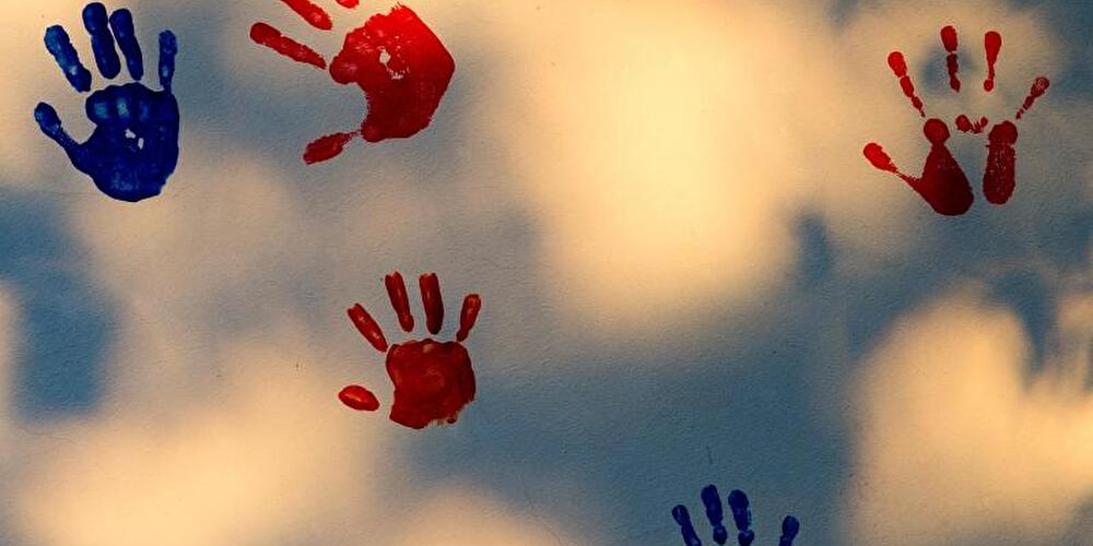 Bunte Handabdrücke