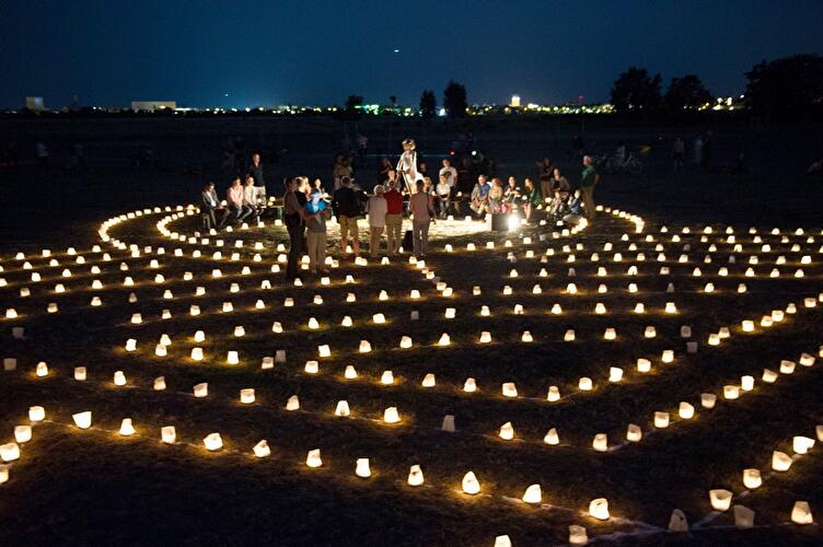 Lichterlabyrinth «Die Große Reise»