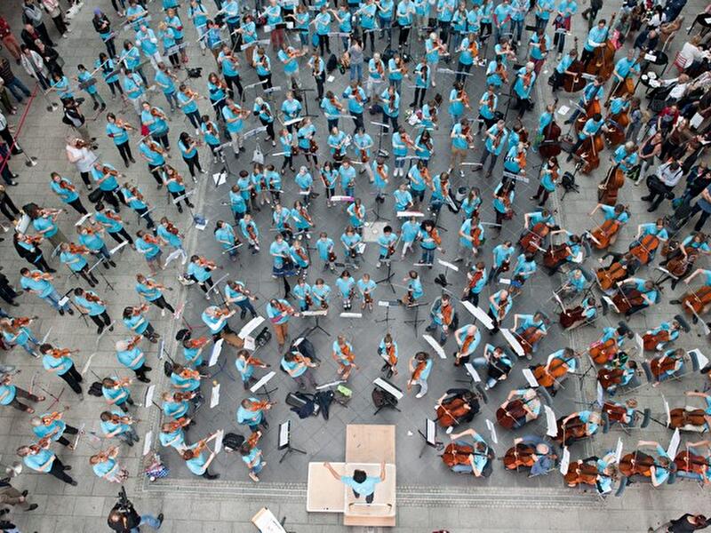 Musik-Flashmob in der Mall of Berlin