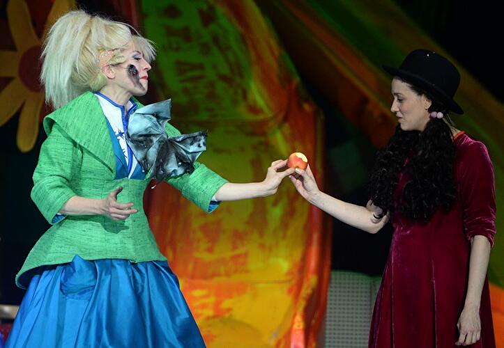 Schneewittchen und die 77 Zwerge