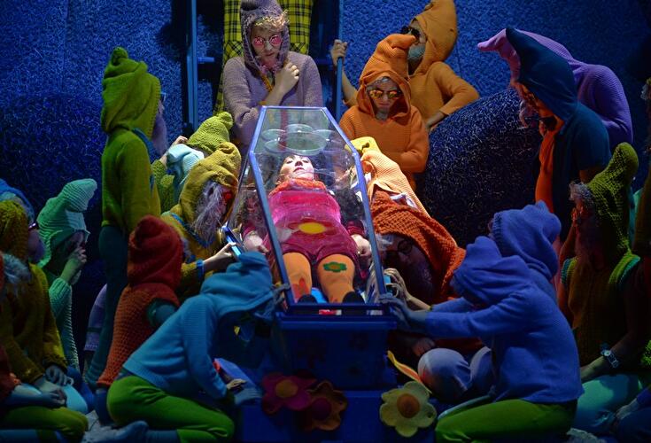 Schneewittchen und die 77 Zwerge