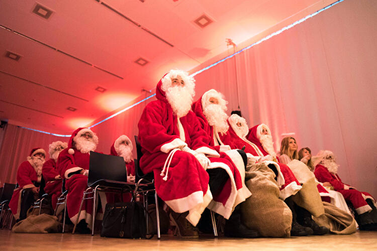 Vollversammlung der Weihnachtsmänner
