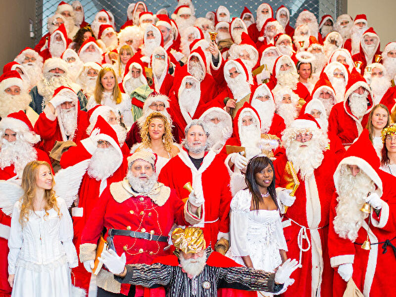 Vollversammlung der Weihnachtsmänner