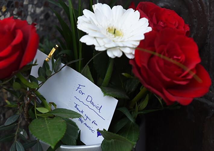 Trauer um David Bowie in Berlin - Wohnhaus