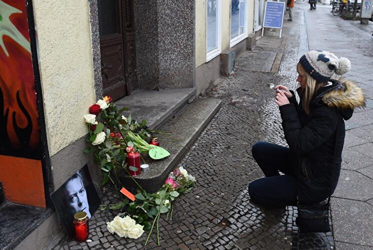 Trauer um David Bowie in Berlin - - Wohnhaus