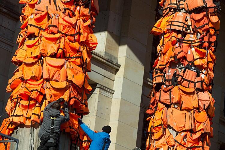 Rettungswesten am Konzerthaus