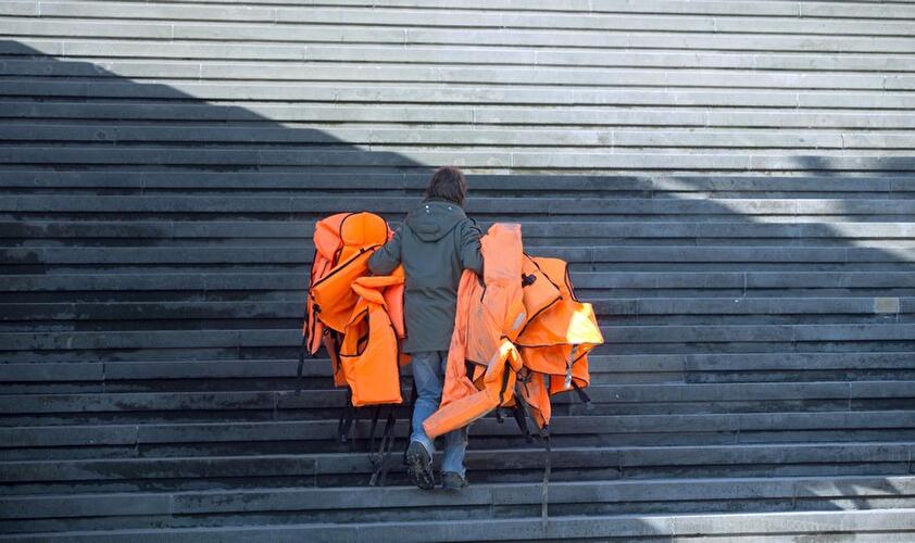 Rettungswesten am Konzerthaus