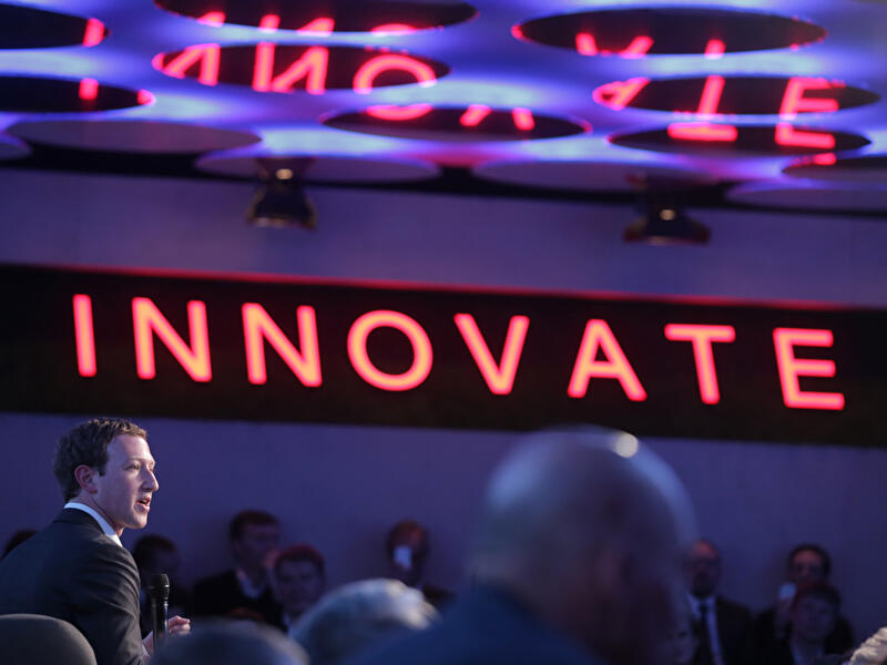 Mark Zuckerberg erhält Axel Springer Award