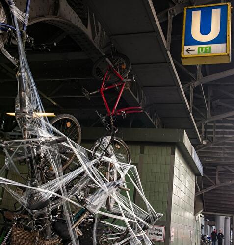 Kunstaktion: Fahrrad-Skulptur