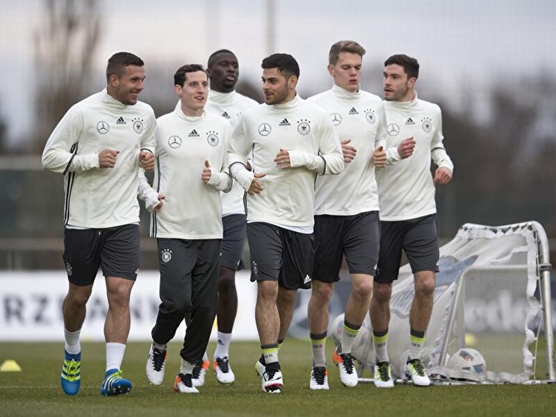 Fußball-Nationalmannschaft trainiert in Berlin