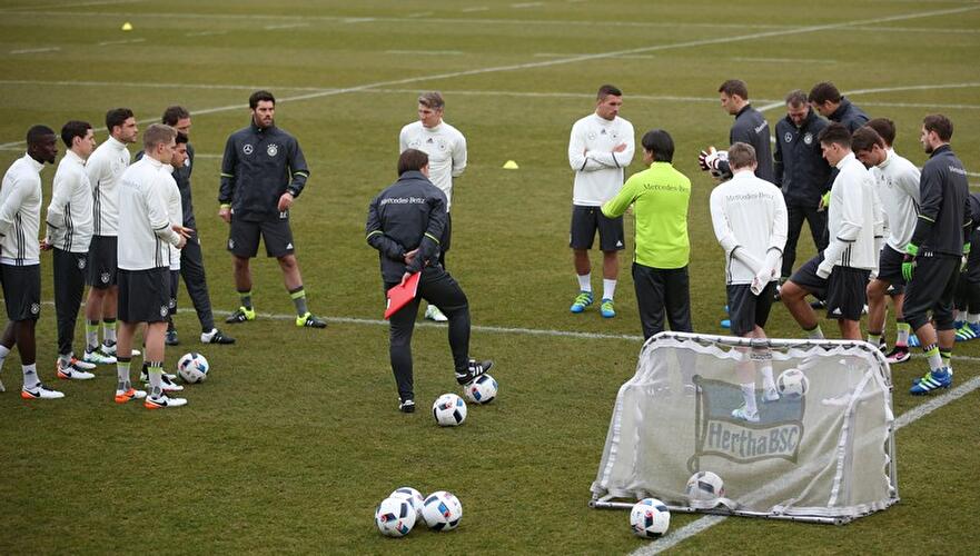 Fußball-Nationalmannschaft trainiert in Berlin