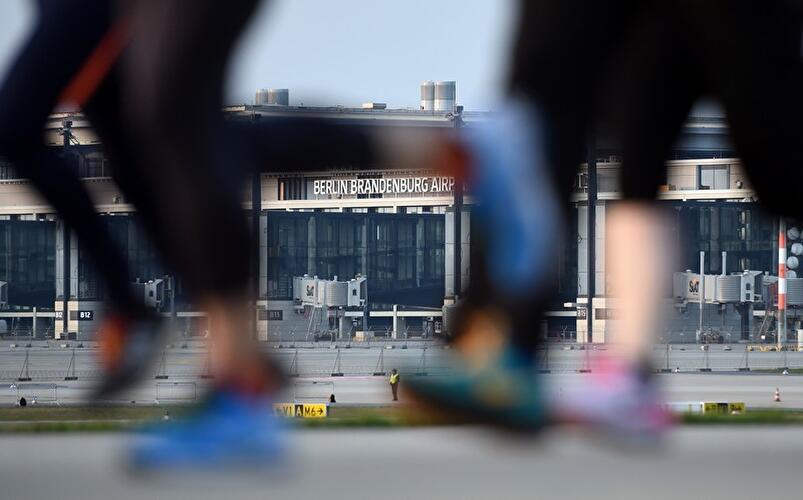 Airport Night Run