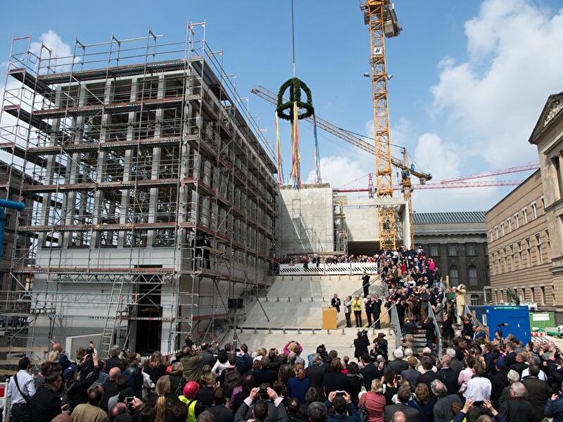 Richtfest: Empfangsgebäude der Museumsinsel