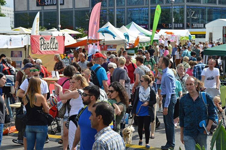 Veganes Sommerfest am Alexanderplatz