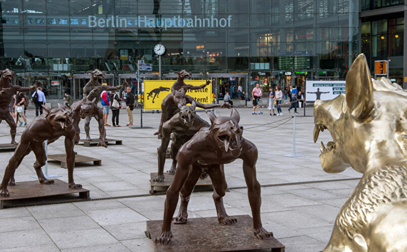 Wölfe am Hauptbahnhof