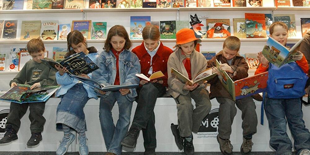 Lesende Kinder