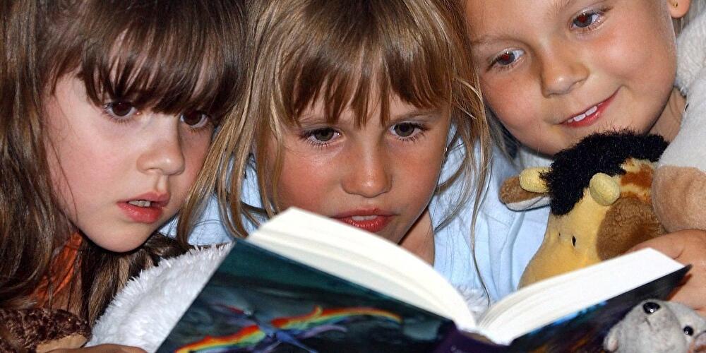 Symbolbild Lesende Kinder