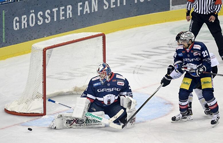 Eisbären gewinnen gegen Straubing