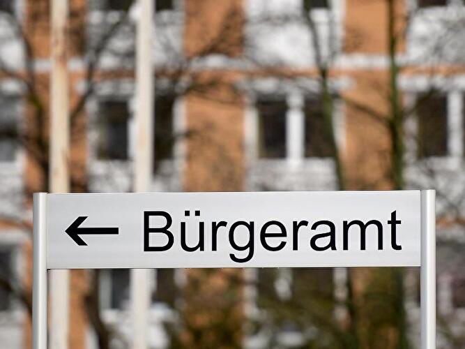 Ein Schild mit der Aufschrift Bürgeramt