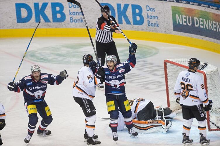 Eisbären Berlin - Grizzlys Wolfsburg
