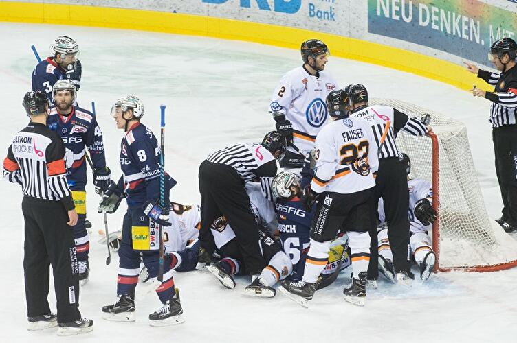 Eisbären Berlin - Grizzlys Wolfsburg
