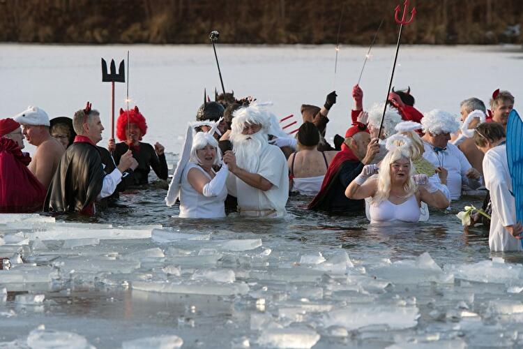 Winterschwimmen der Berliner Seehunde