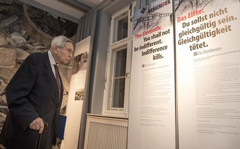 Ausstellung: Schuhe, Steine, Ich