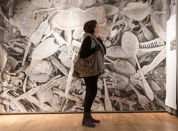 Ausstellung: Schuhe, Steine, Ich