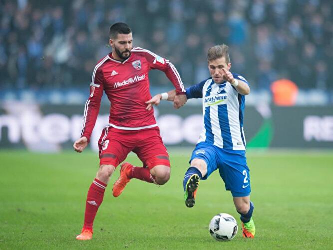 Pekarik im Duell mit Ingolstadts Jung