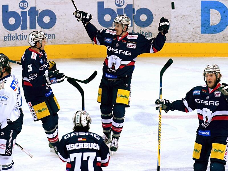 Heimsieg gegen Iserlohn Roosters