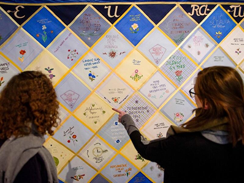 1000 Tücher gegen das Vergessen