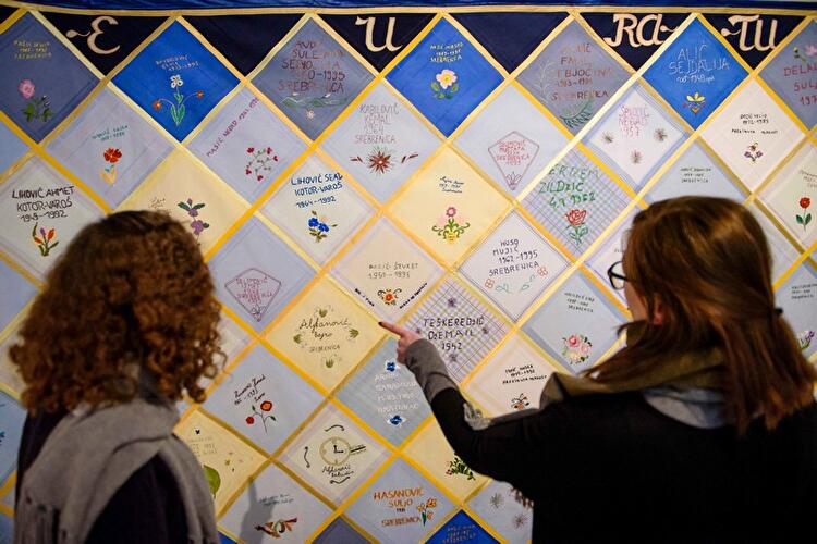 1000 Tücher gegen das Vergessen