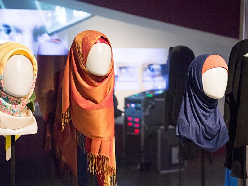 Cherchez la Femme – Perücke, Burka, Ordenstracht