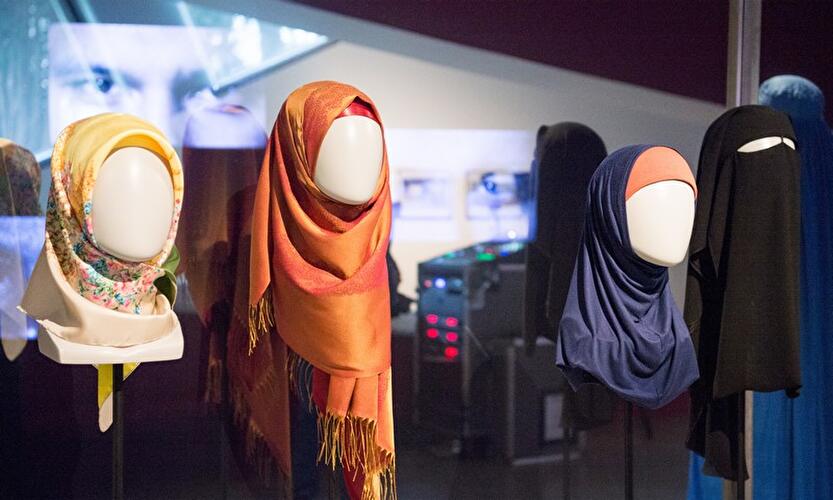 Cherchez la Femme – Perücke, Burka, Ordenstracht