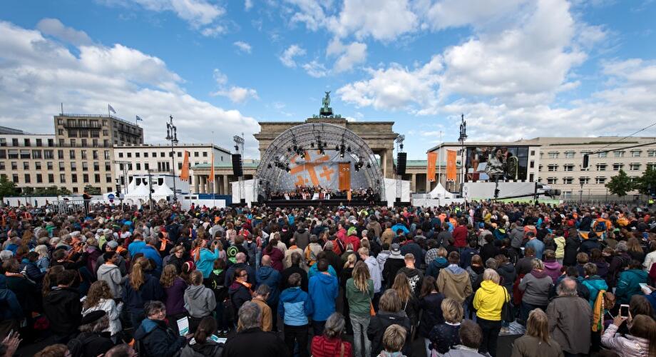 Eröffnungsgottesdienst am Brandenburger Tor