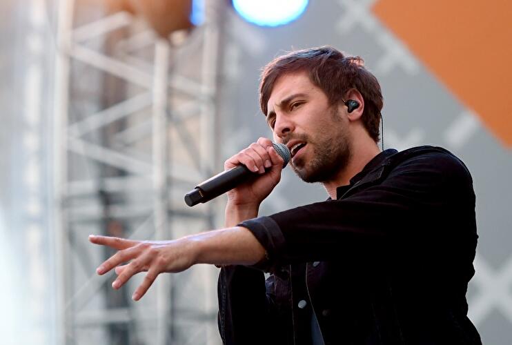 Max Giesinger am Brandenburger Tor