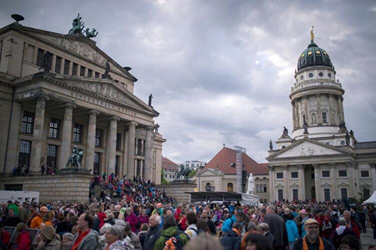 Eröffnungsgottesdienst am Gendarmenmarkt