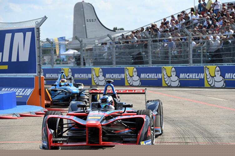 Rosenqvist gewinnt Formel-E-Rennen in Berlin