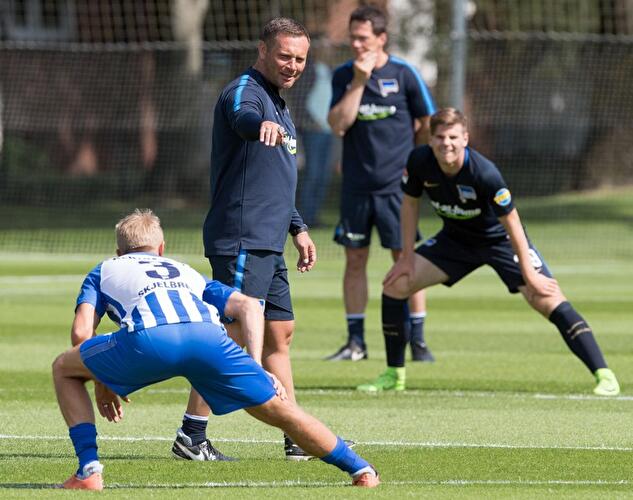 Trainer Pal Dardai mit Per Skjelbred