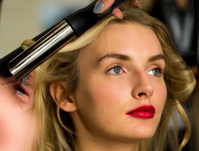 Backstage Styling bei "Lena Hoschek"