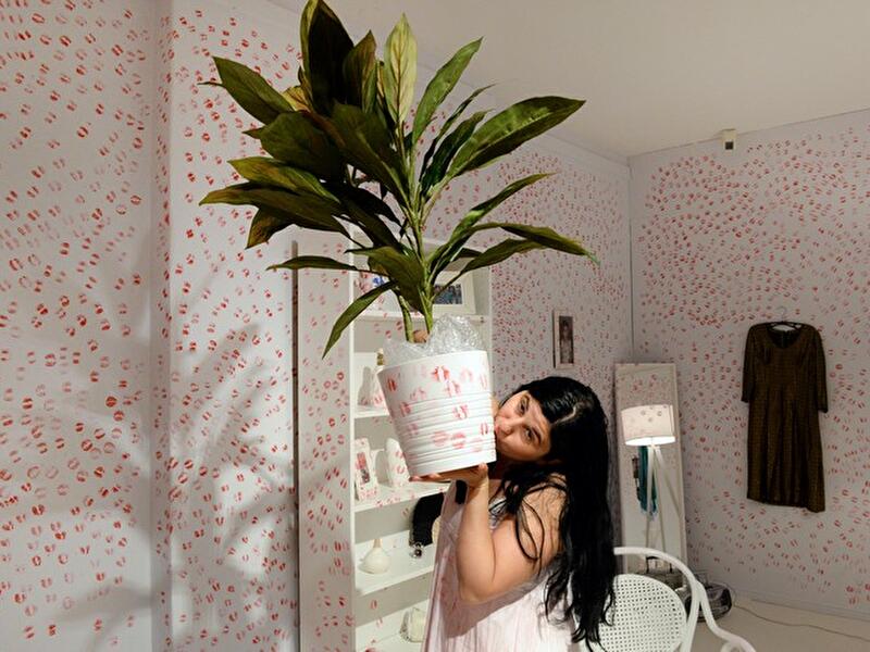 Künstlerin Nezaket Ekici