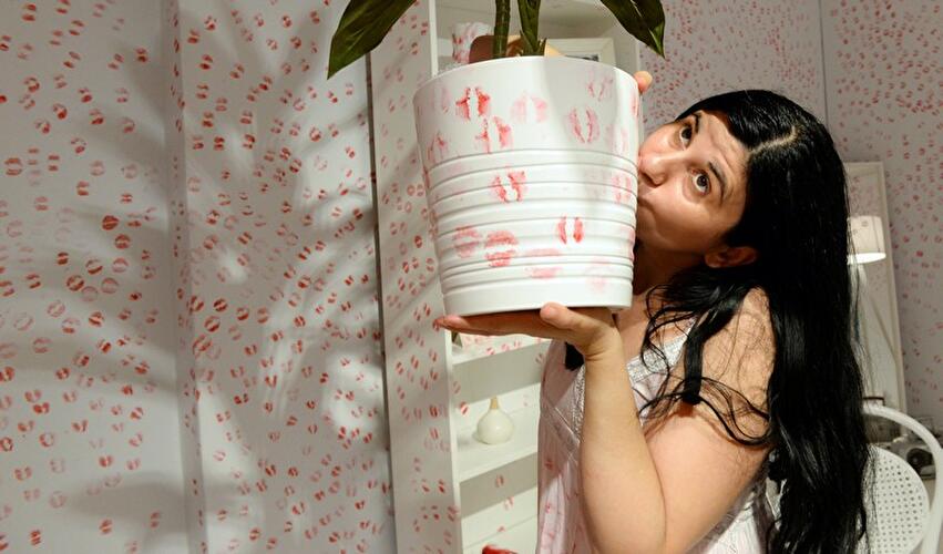 Künstlerin Nezaket Ekici