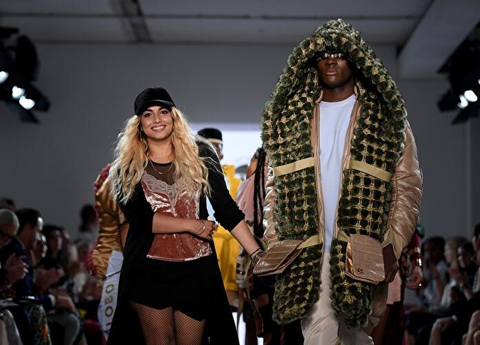 Designerin Marcella Lobo (l)