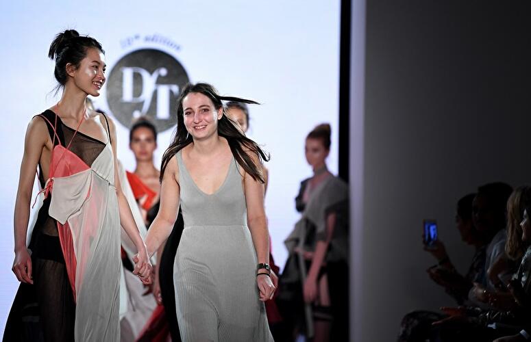 Designerin Fanni Varga (2.v.l.)
