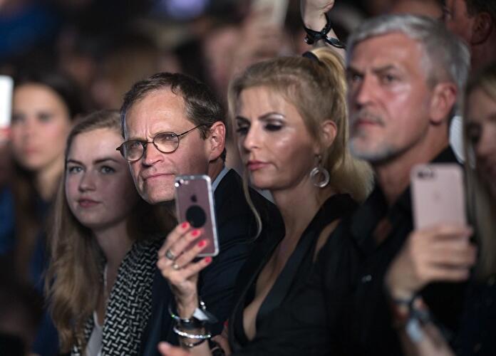 Bürgermeister Michael Müller (SPD) und Tochter Nina (l)