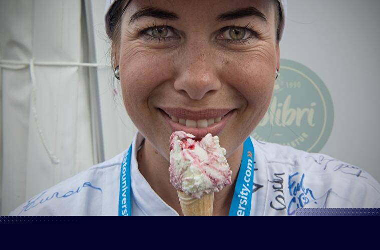 Linda Peterlunger von der Eismanufaktur Kolibri